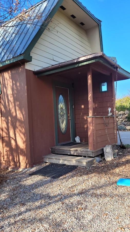 Angel Cottage With A Sauna Or The Cozy With A Jacuzzi Tub, Both Are Studios With A View Of マウント・シャスタ エクステリア 写真